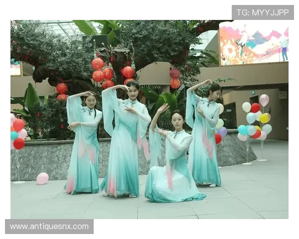 三朵金花翩若惊鸿：凤鸣凌霄演绎东方美学(3)