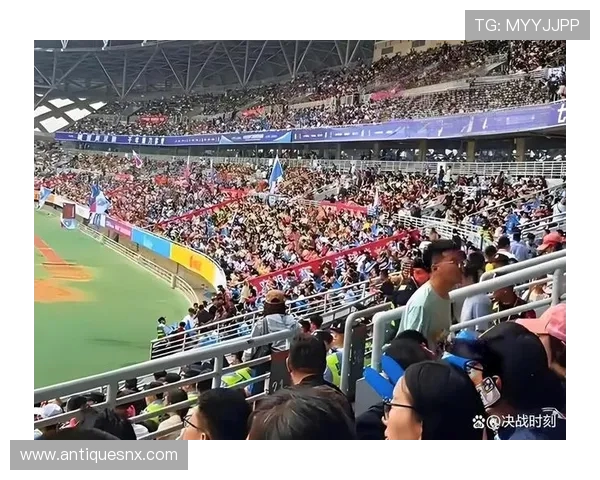 苏超应援燃爆！飞机军舰官方助阵，3 万上座率掀城市文化狂欢(2)